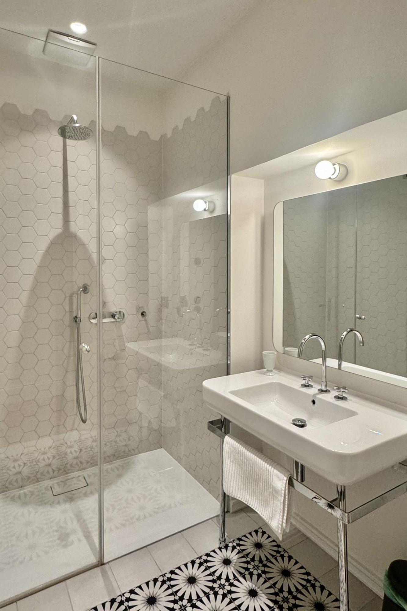 Stunning Apartment In City Center Wien Eksteriør billede